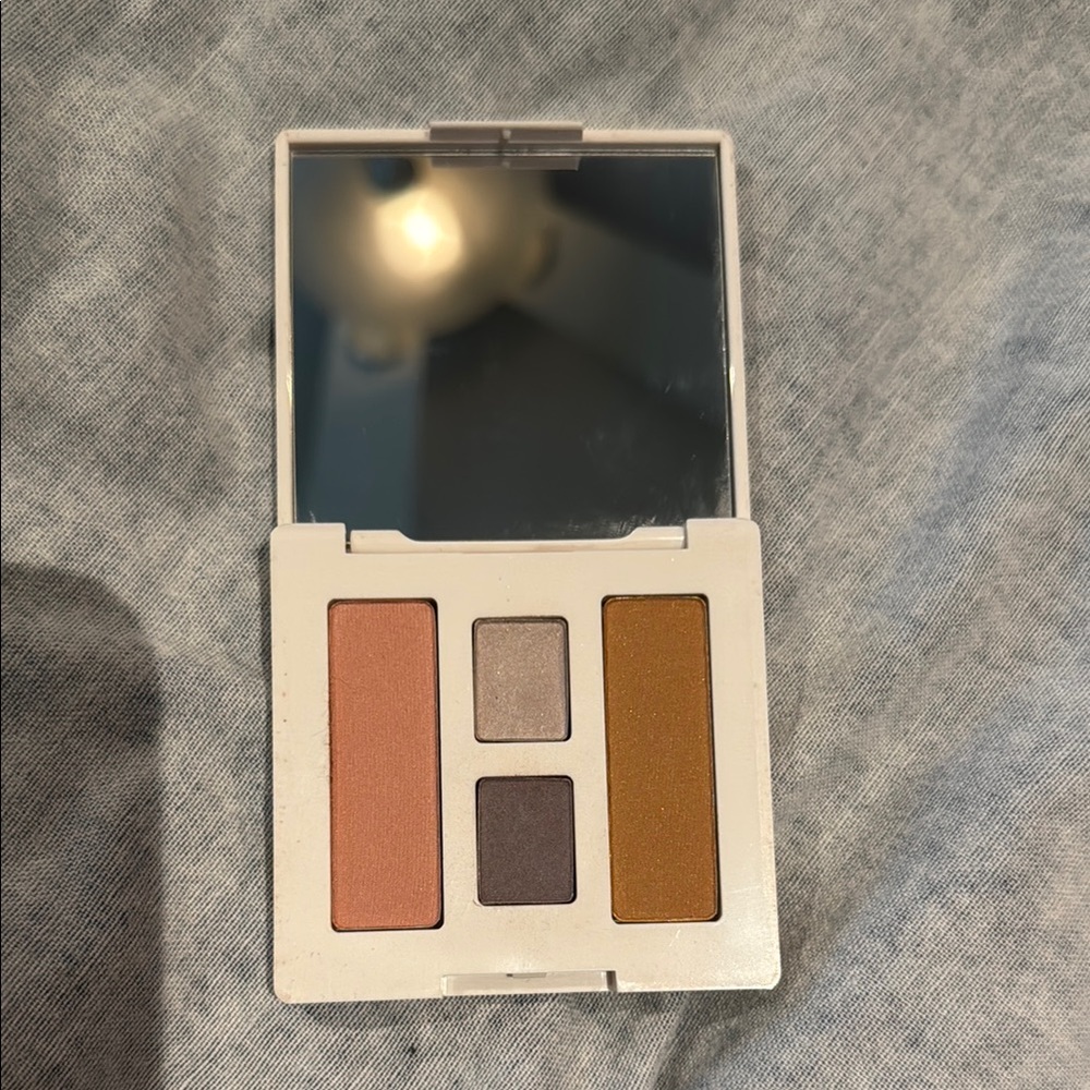 Clinique Versatile Eyeshadow Palette with Mirror